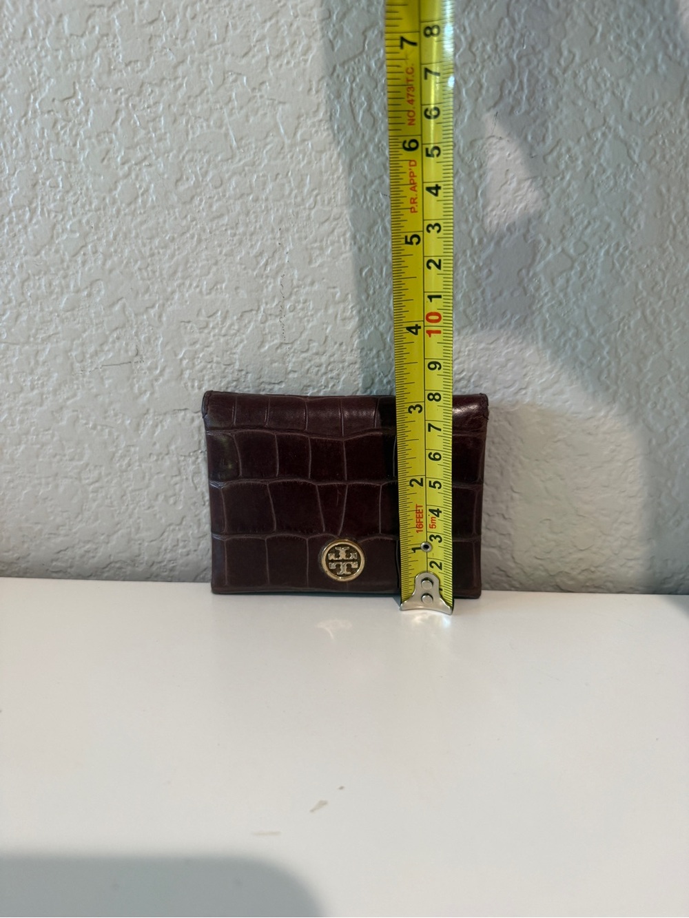 Tory Burch burgundy Croc-Embossed Leather Wallet with Gold Logo - Picture 5 of 5